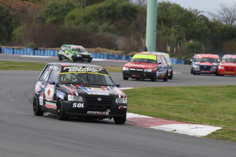 Nicols Benito volvi a subirse al podio en el Turismo Pista